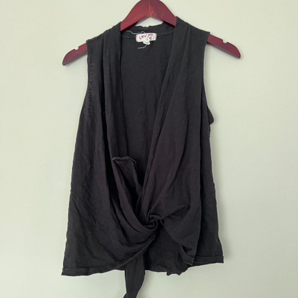Black sleeveless Lov’ Me tie a knot top. Size l
